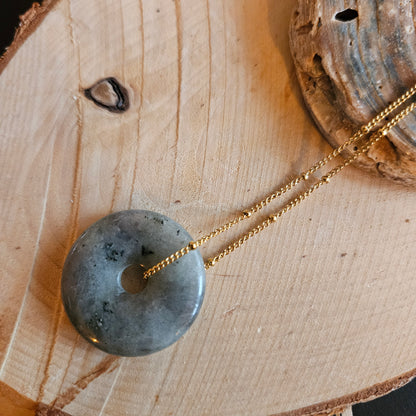 PENDENTIF DONUT - LABRADORITE AVEC CORDON NOIR