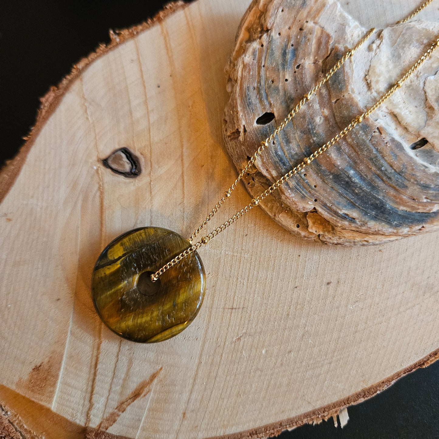 PENDENTIF DONUT - OEIL DU TIGRE AVEC CORDON NOIR