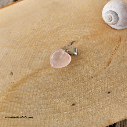 PENDENTIF COEUR - QUARTZ ROSE AVEC CORDON